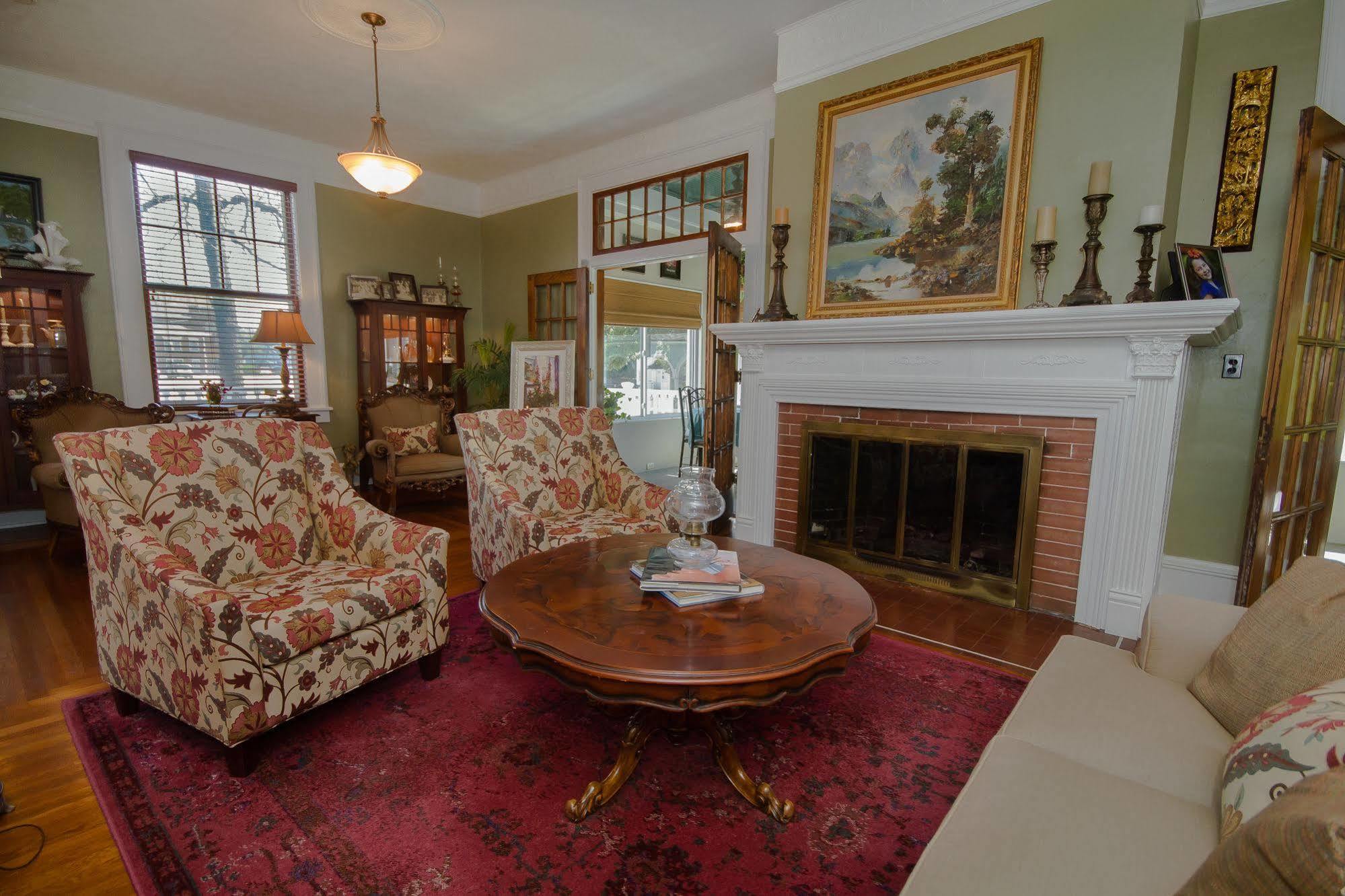 Dickey House Bed And Breakfast Marshfield Exterior photo
