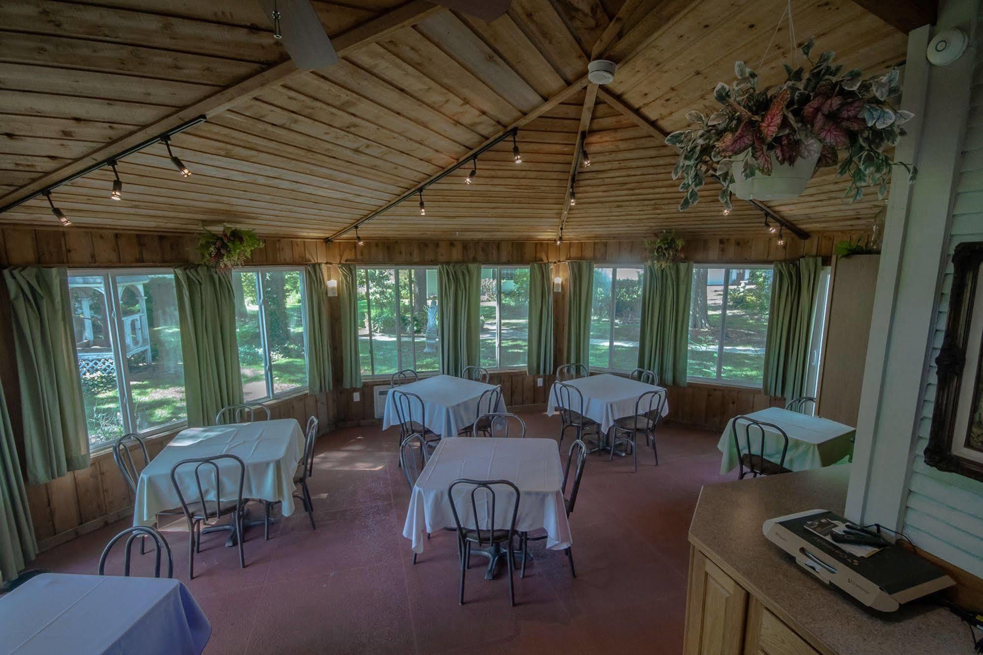 Dickey House Bed And Breakfast Marshfield Exterior photo